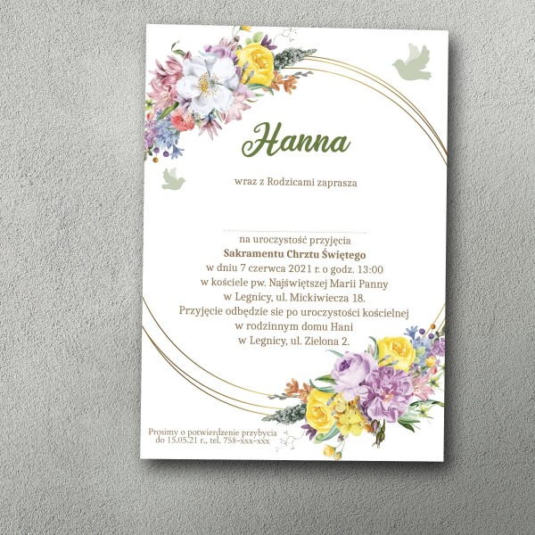 Zaproszenie na chrzest, okrągła złota ramka, wypełniona polnymi kwiatami.